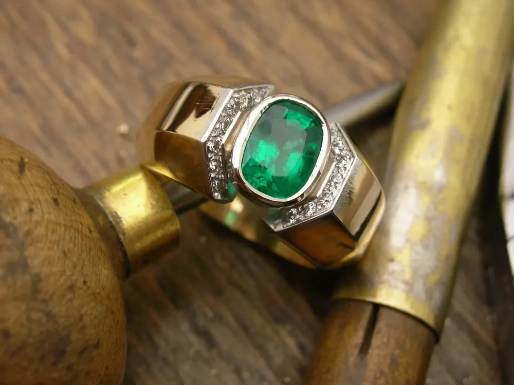 Pierre verte bague